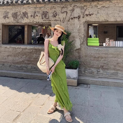 法式荷叶边碎花吊带沙滩长裙