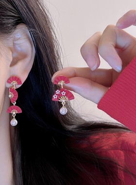 新中式新年红色扇子珍珠流苏耳环女设计高级感耳钉无耳洞耳夹耳饰