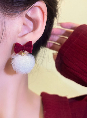 新年圣诞复古红色耳环2025新款爆款秋冬毛球耳钉小众设计感耳饰女