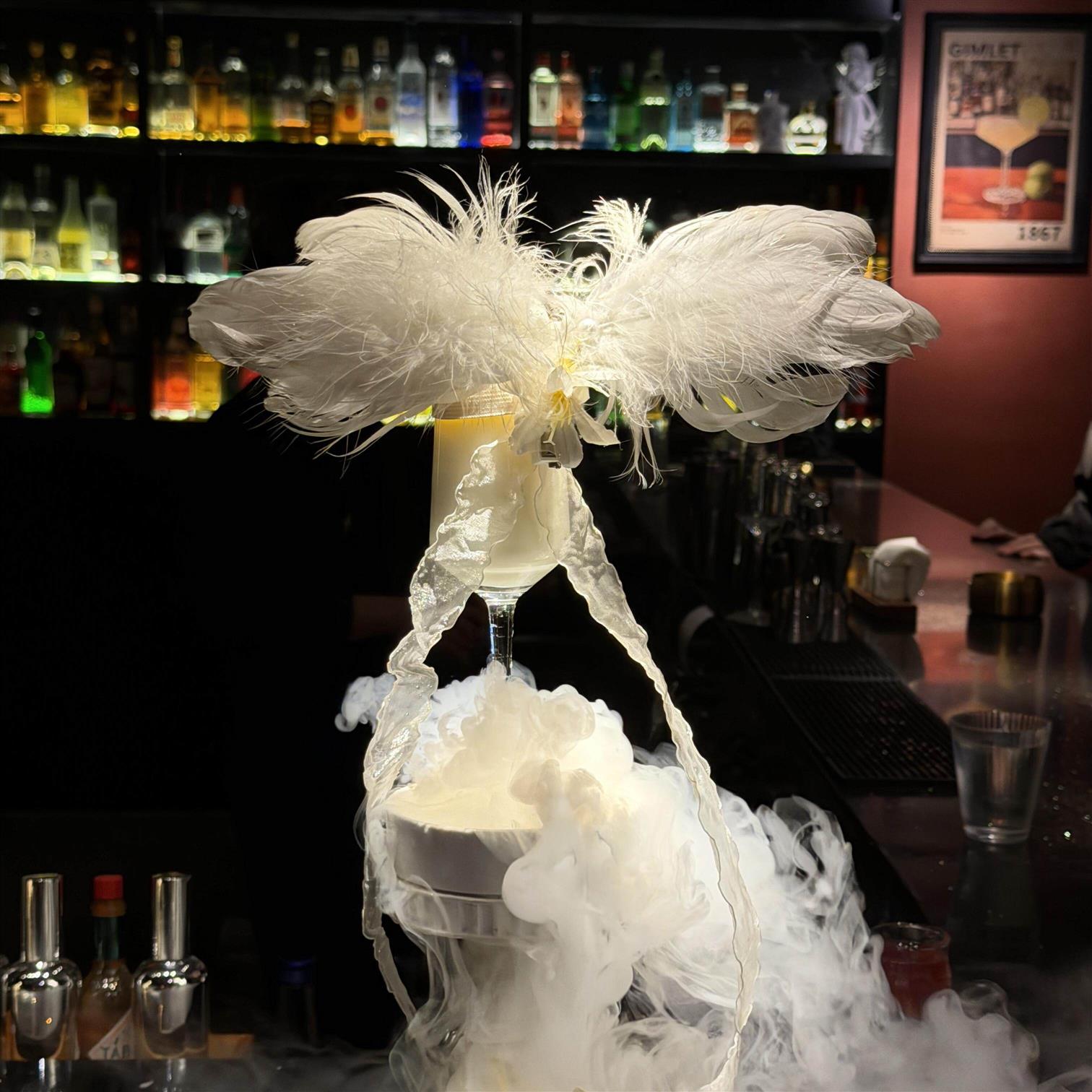 主题酒杯电动天使翅膀鸡尾酒装饰图片