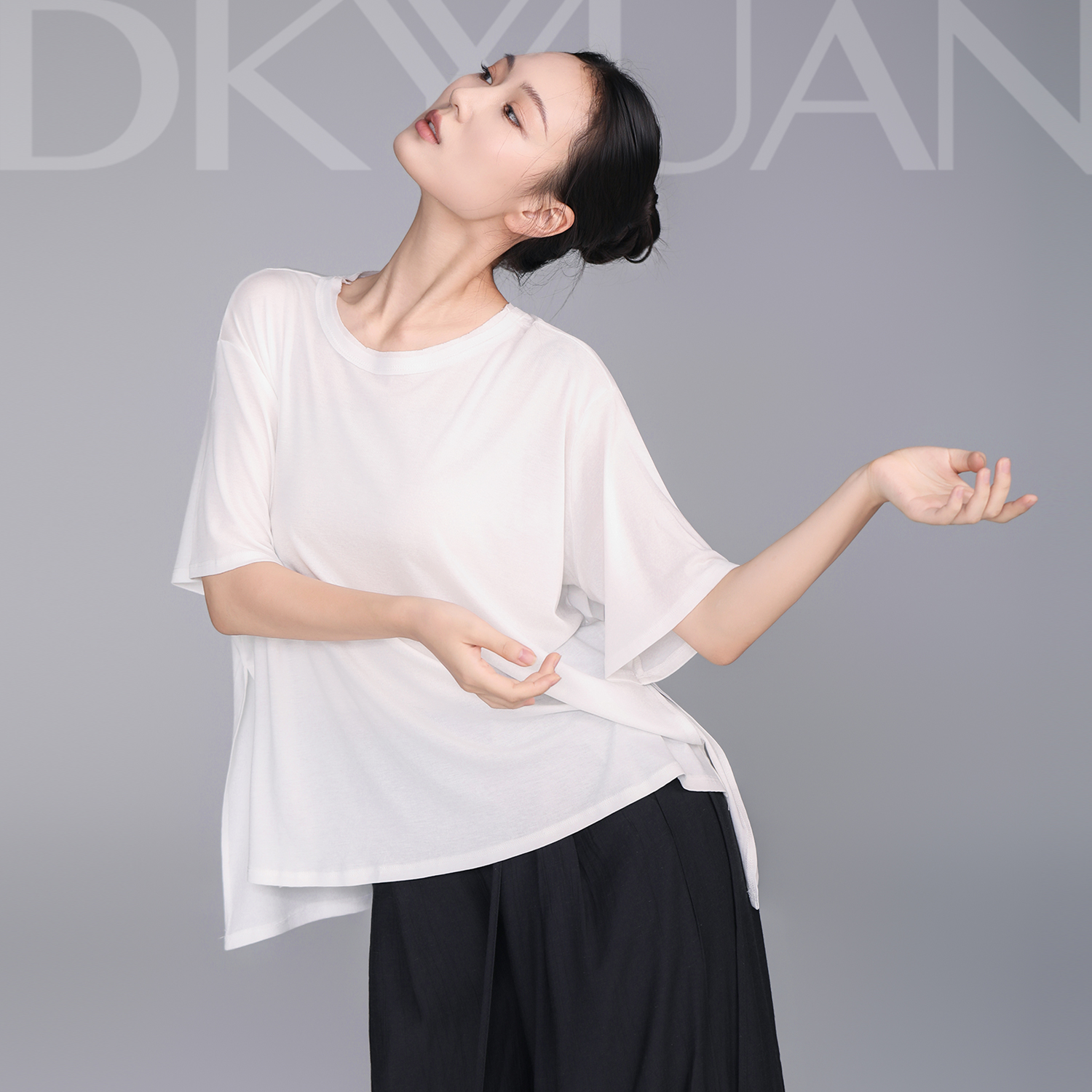 豆蔻依缘现代舞舞蹈服短袖上衣宽松显瘦日常可穿练功服形体服新款