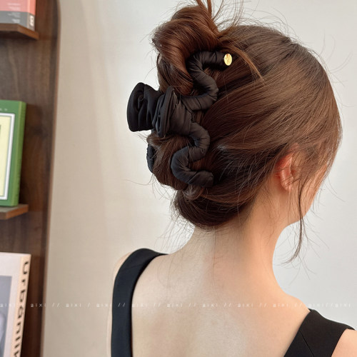 大M形波浪发量多鲨鱼夹