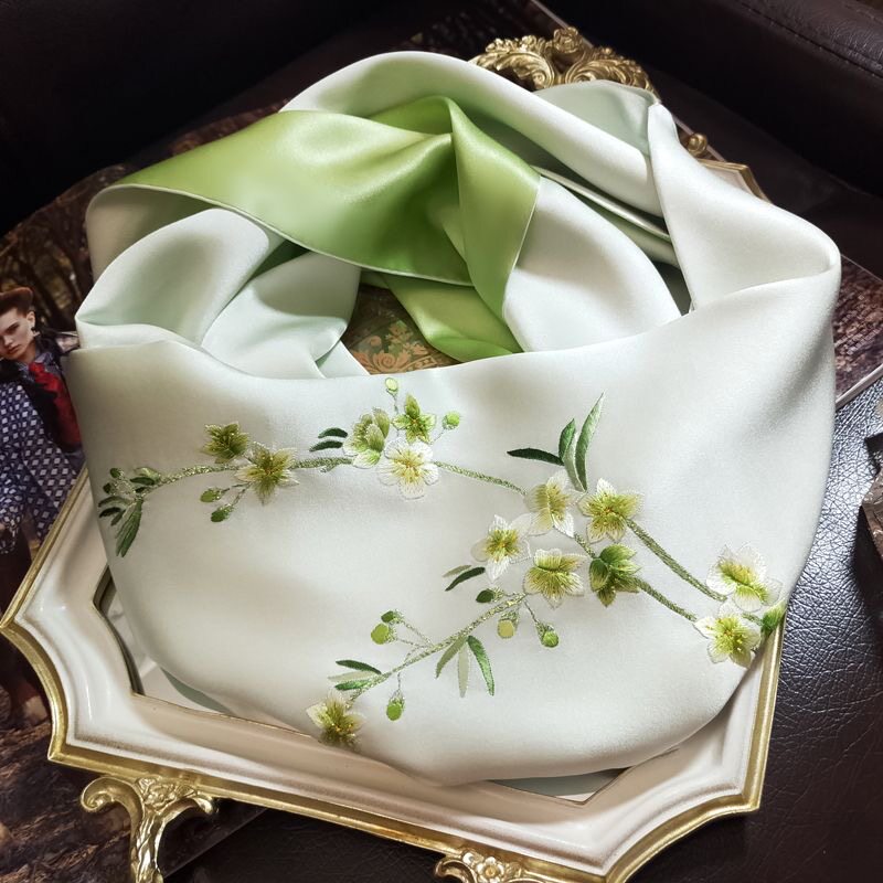 2024新款真丝苏绣丝巾高档披肩女桑蚕丝旗袍中年冬季妈妈刺绣围巾