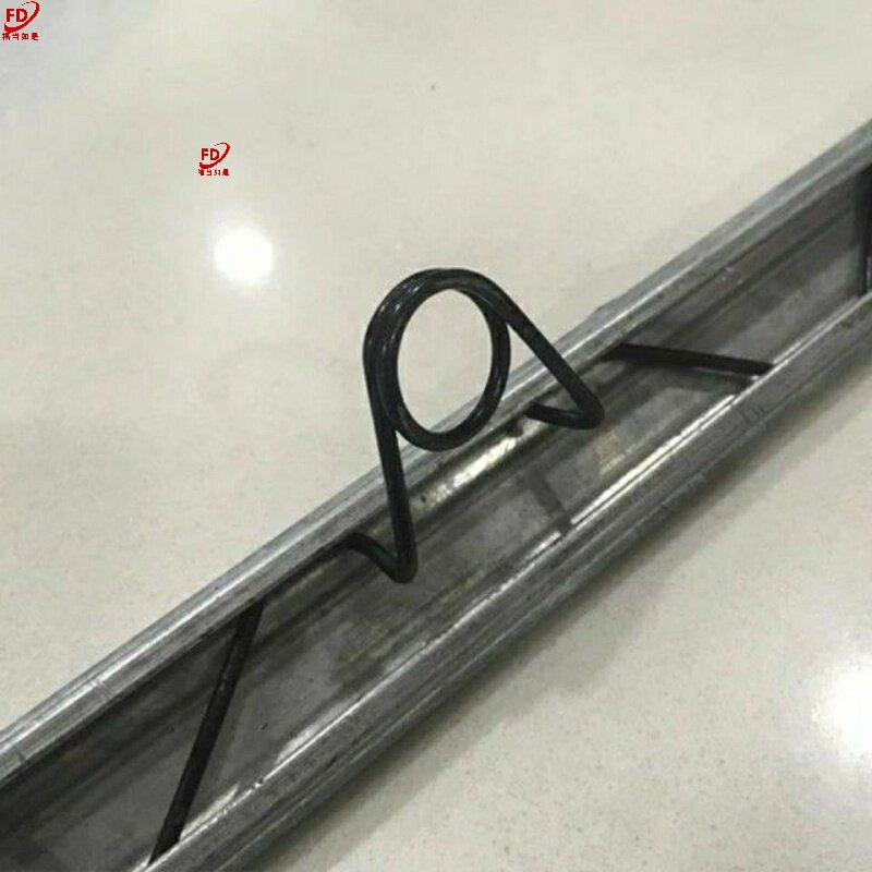 温室大棚配件引线簧八字簧压膜绳固定器中间带孔打八字簧卡槽挂钩