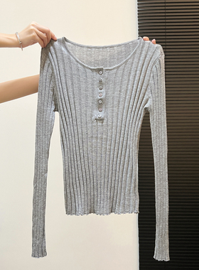 灰色圆领坑条针织衫女长袖休闲风套头修身显瘦纽扣打底衫毛衣上衣