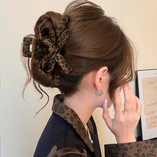 2026新款豹纹蝴蝶结抓夹女高级感大号鲨鱼夹发夹后脑勺盘发夹子