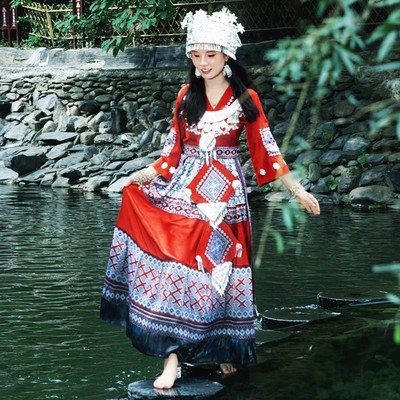 贵州苗寨苗族服装女少数民族服饰