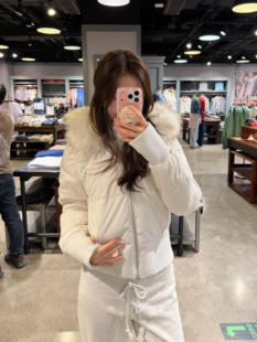 白色大毛领连帽羽绒服女短款2025冬季收腰显瘦90白鸭绒外套
