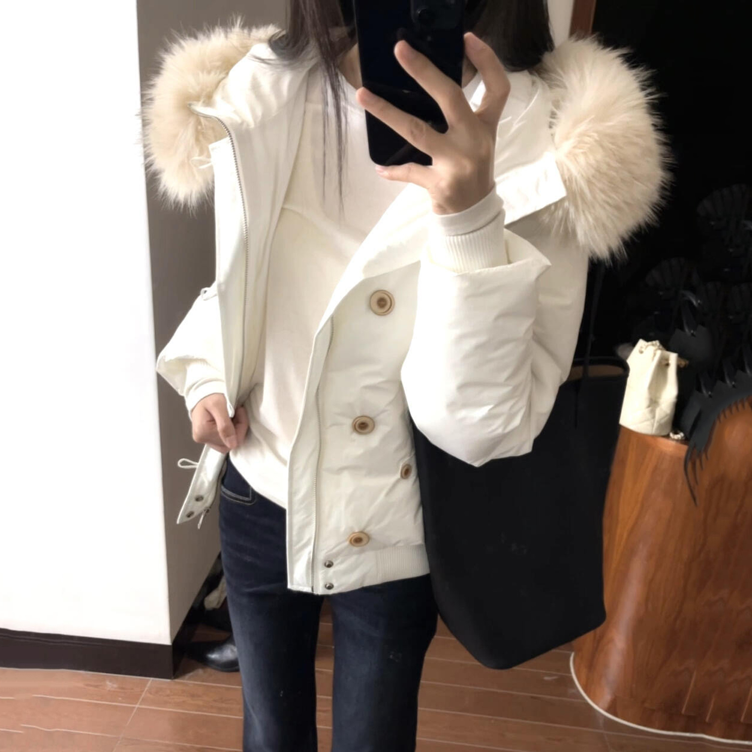 巨好看的白色短款连帽羽绒服女冬季2025新款高级感小个子棉服外套