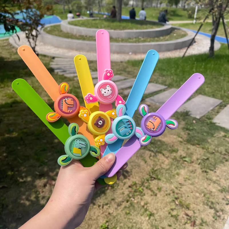 防叮咬手环儿童旋转啪啪圈陀螺防