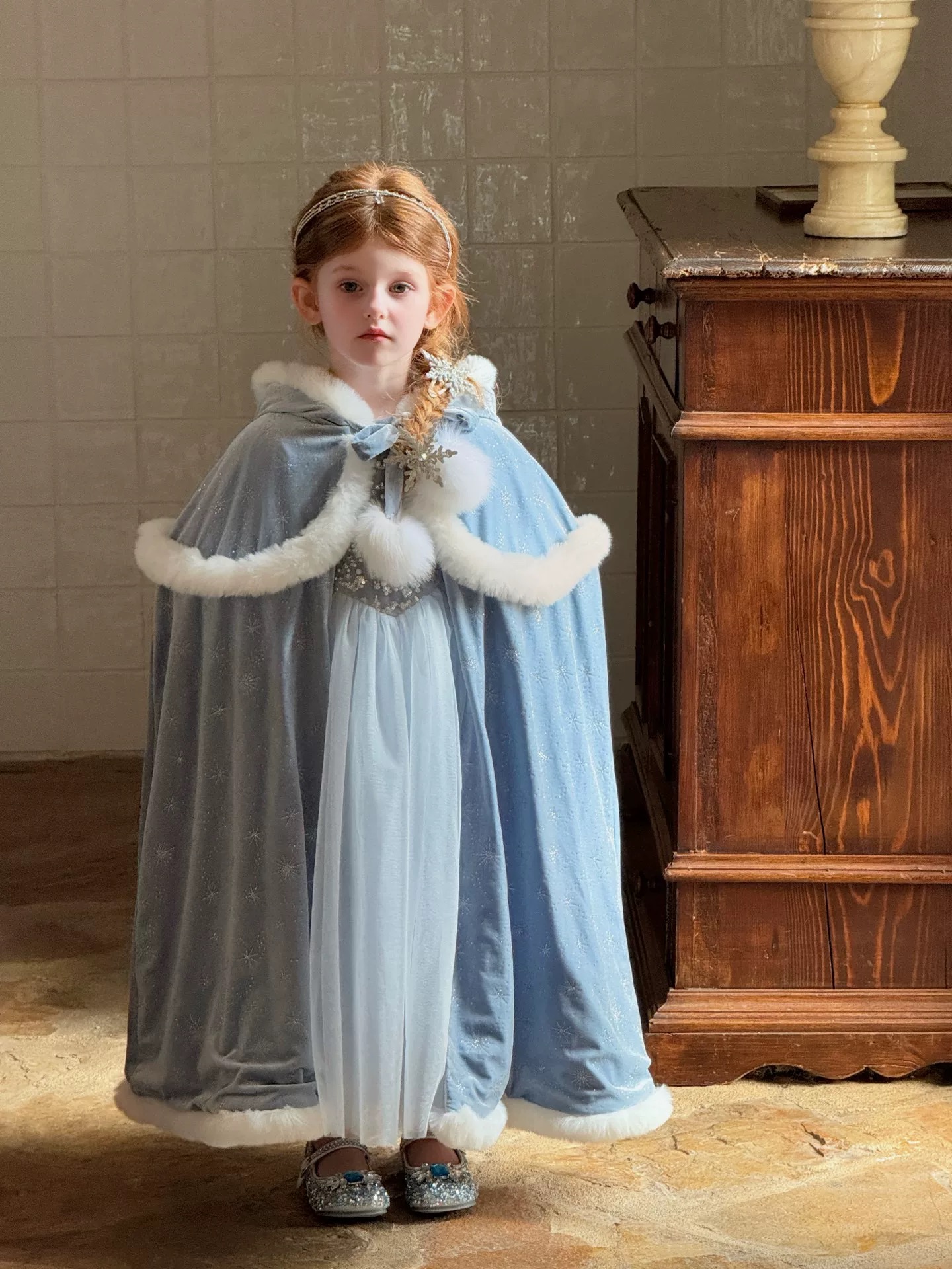 秋冬艾莎公主斗篷女童加绒防风保暖外搭儿童披肩雪花宝宝外出披风