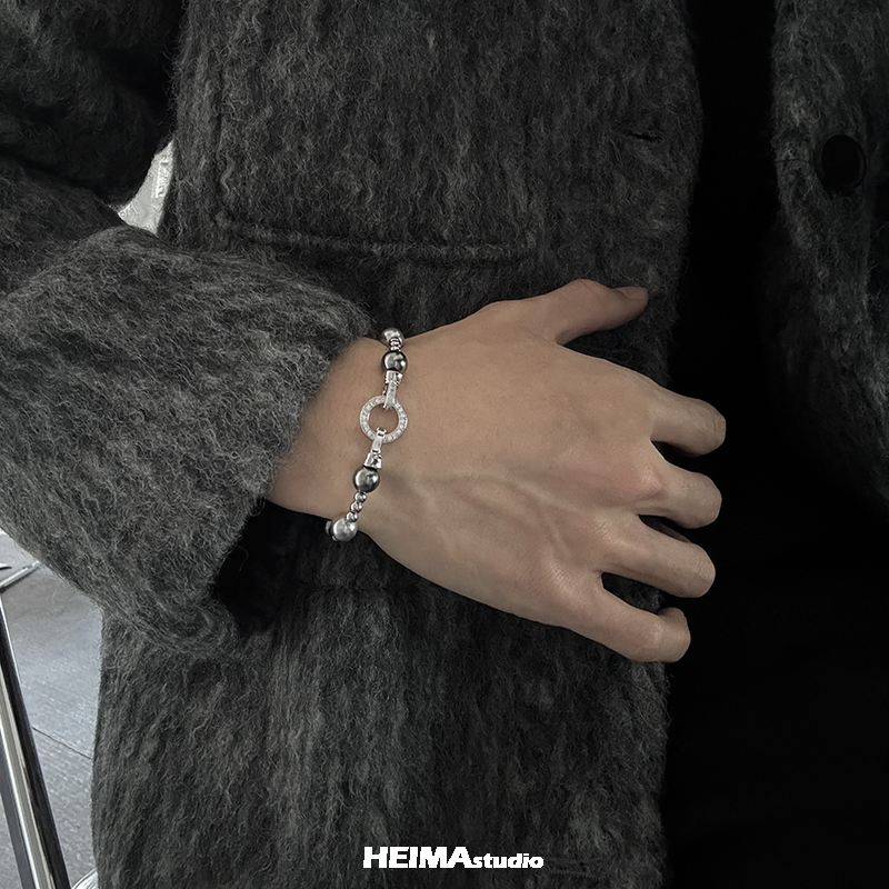 灰珍珠镶钻扣头手链男冷淡风