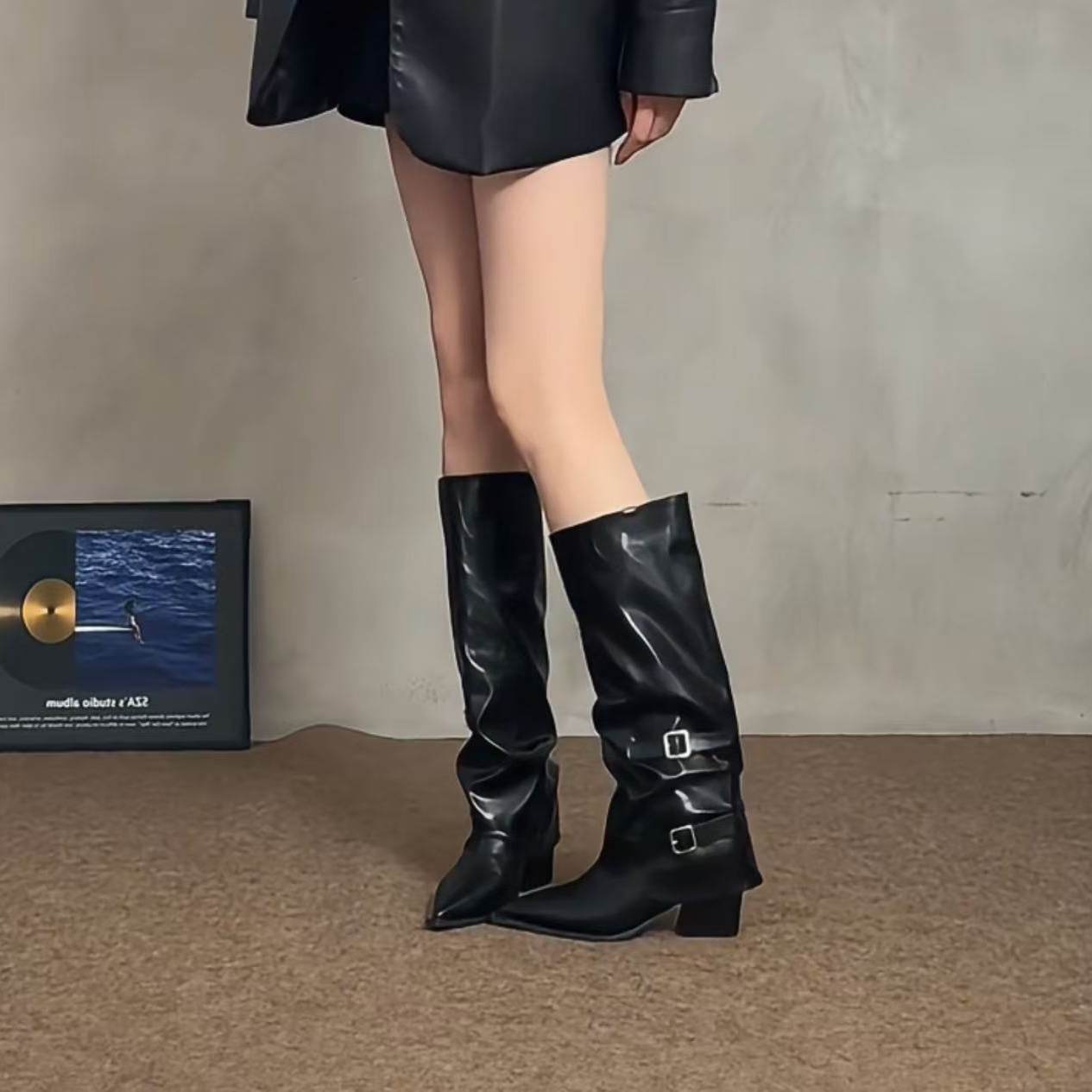 羊皮版~复古真皮黑色粗跟尖头堆堆靴女皮带扣不过膝裤管长筒靴