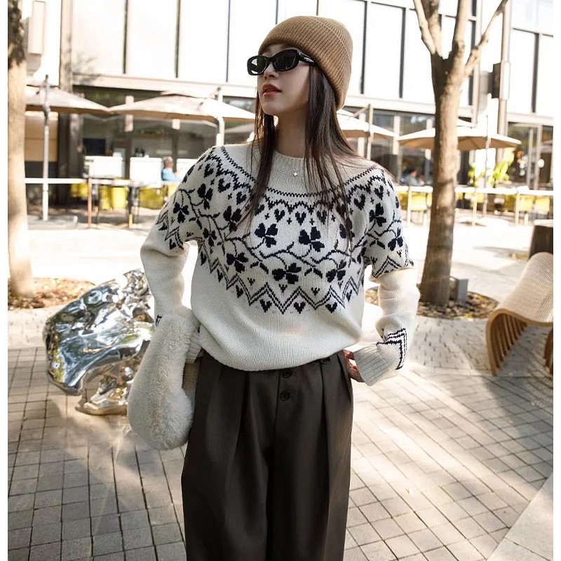 Winter wool pullover sweater for women