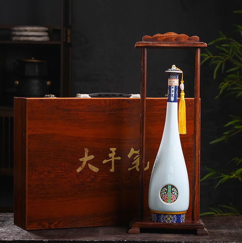 景德镇陶瓷空酒瓶大手笔