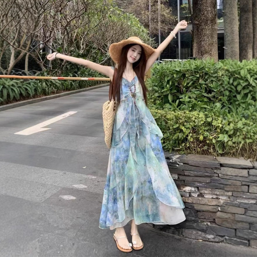 度假风气质扎染印花吊带连衣裙2025夏季新款荷叶边宽松过膝长裙女