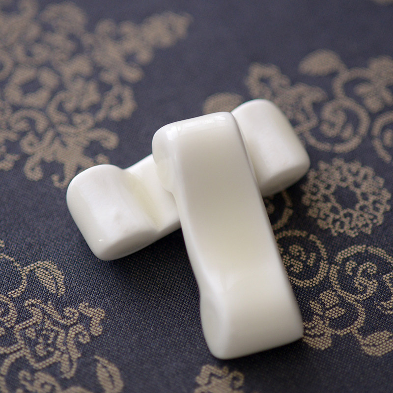 乾晟佳品 湖田米黄釉如意书卷小茶枕陶瓷家用筷子架 茶道零配新品