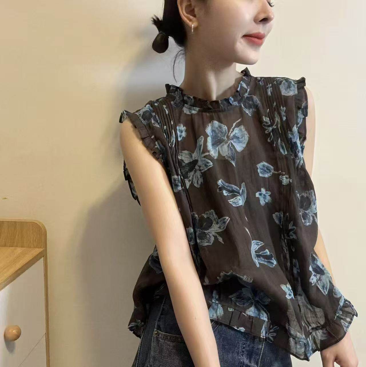 后背扣子无袖衬衫女2026夏季新款洋气百搭木耳边复古时尚上衣潮