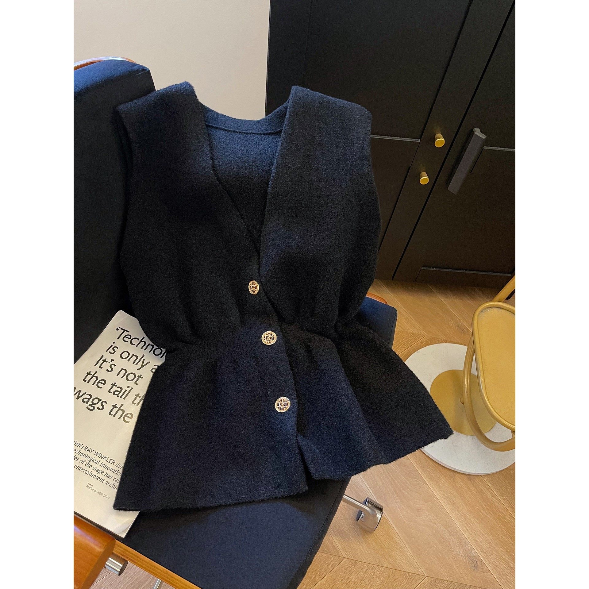 黑色小香风V领毛呢马甲女秋冬时髦洋气收腰坎肩外套叠穿无袖上衣,个性定制/设计服务/DIY,工作服定制,淘宝优惠券,粉丝福利购,淘宝优惠卷