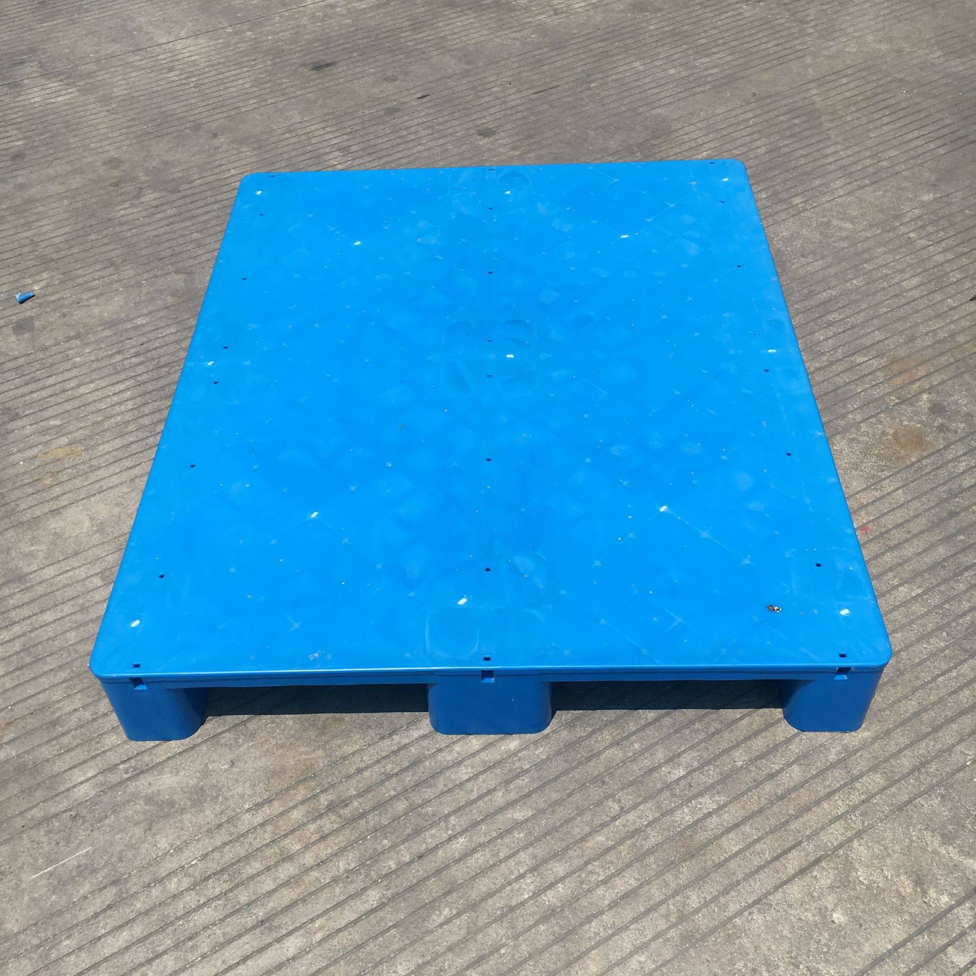 明创塑业厂家批发1109平板大九脚塑料托盘 武汉塑料叉车托盘