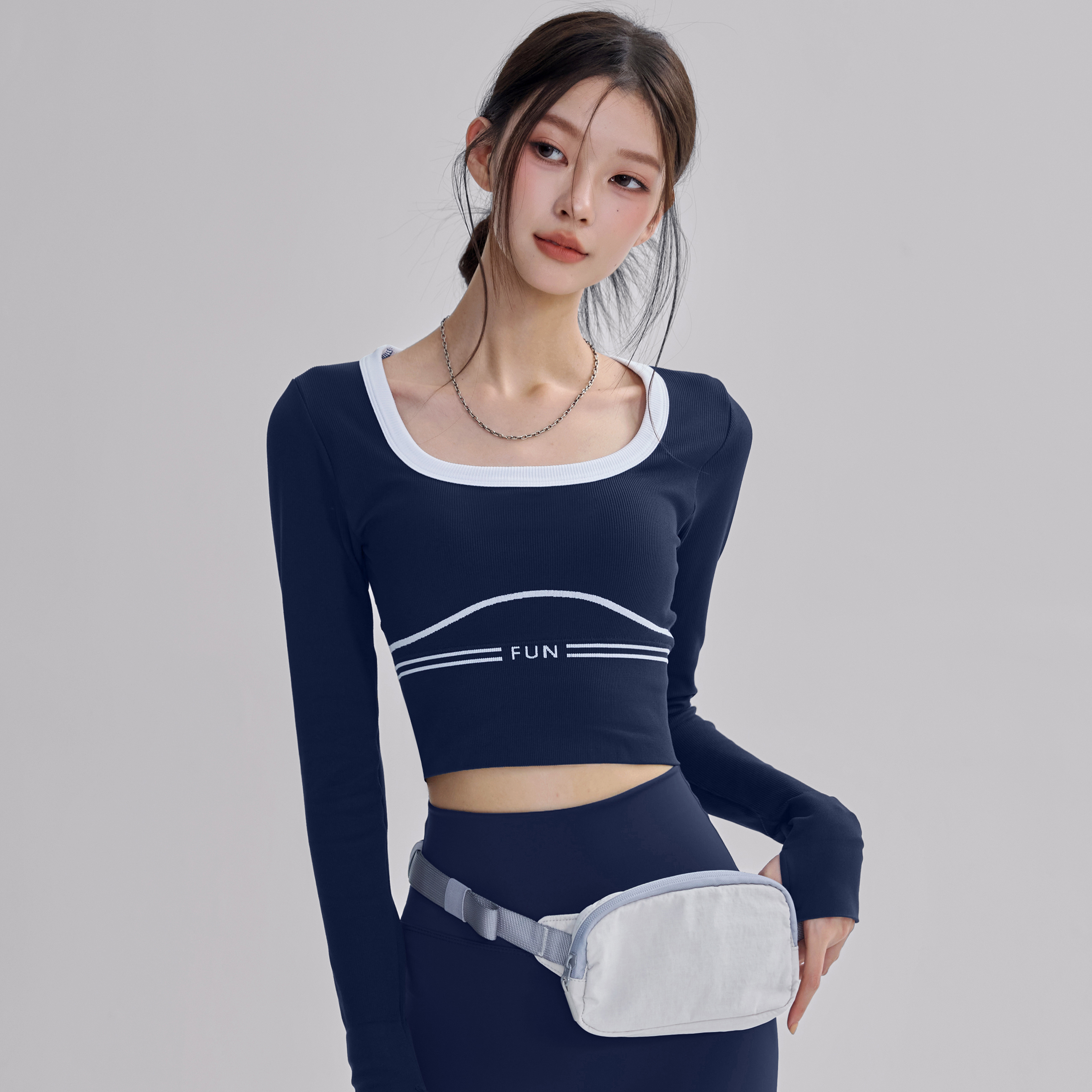 方领瑜伽服女含胸垫跑步紧身短款健身运动上衣显瘦普拉提训练长袖