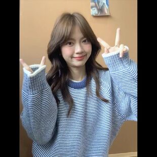 深秋初冬穿搭撞色条纹套头毛衣女秋冬宽松慵懒风中长款针织衫上衣