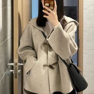 牛角扣短款毛呢大衣女秋冬季新款高级感连帽外套呢子加厚气质