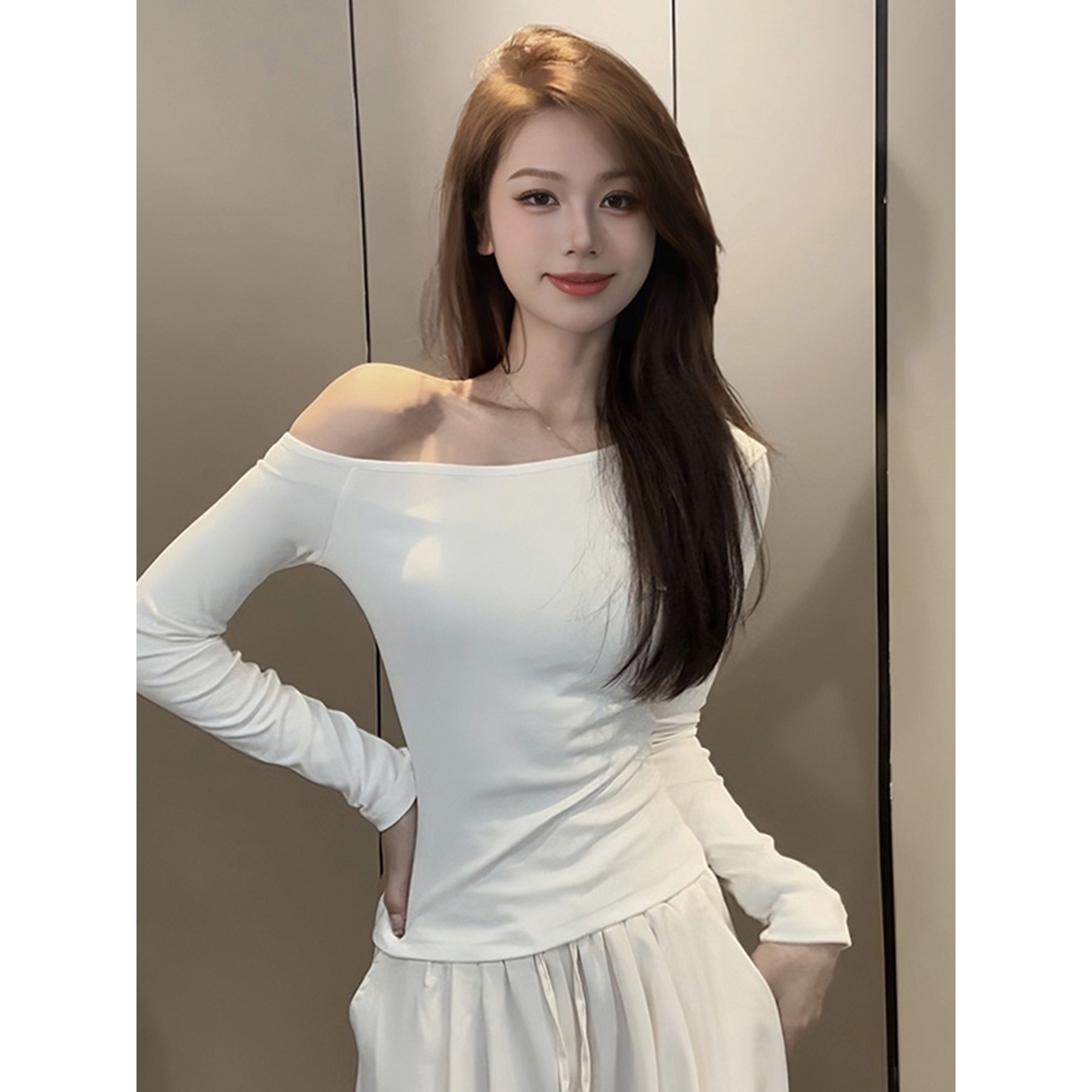 斜肩长袖t恤女早秋内搭高级感露锁骨洋气别致修身打底衫露肩上衣