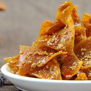 湖南特产平江麻辣香干牛皮豆干香辣千张豆腐皮深夜充饥零食