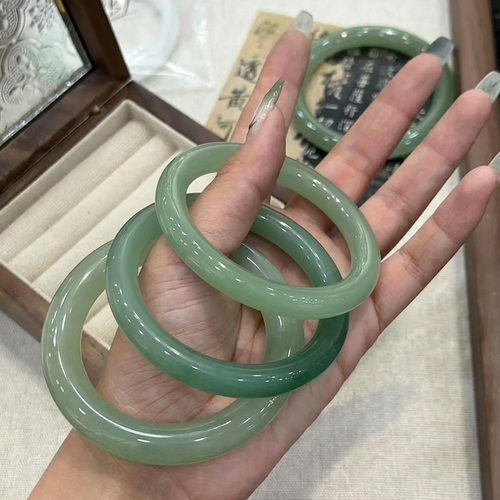 天然高冰种东陵玉手镯冰润和田玉