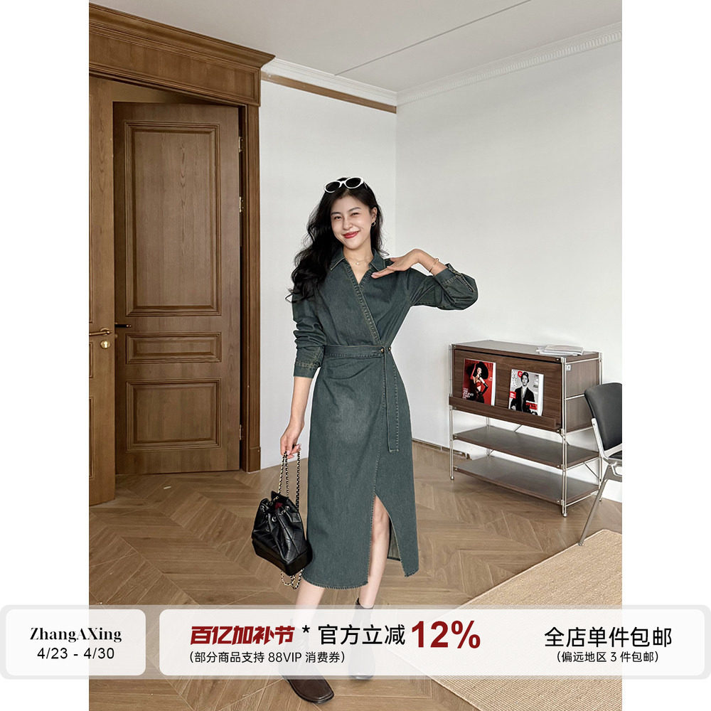 张阿星【都市牛仔裙】复古松弛牛仔拼接翻领修身遮肚开叉连衣裙