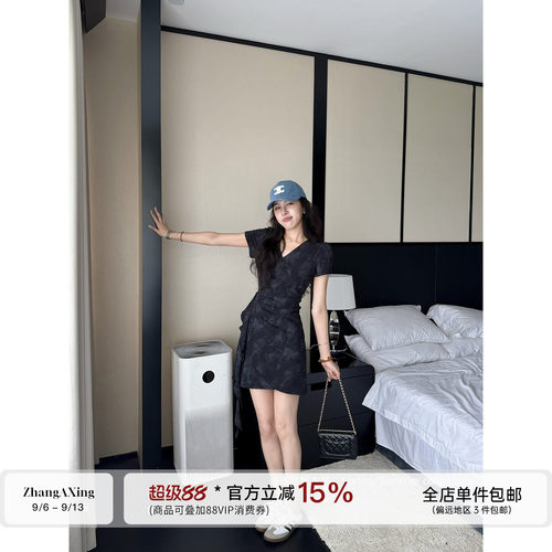 张阿星【松弛Feel】黑灰色扎染V领通勤气质收腰修身显瘦连衣裙女