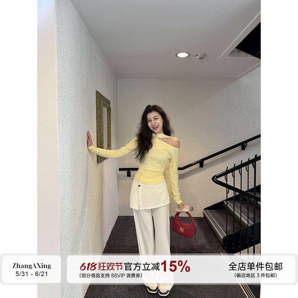 张阿星【慵懒韩女】斜露肩飘带双色T 恤+白色屁帘假两件直筒裤