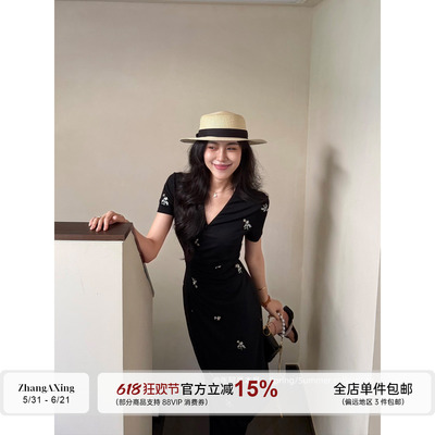 张阿星【黑巧甜茶】法式赫本刺绣精致收腰显曲线显瘦V领连衣裙