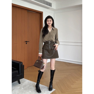 张阿星【艺术街区】秋冬新款蕾丝条纹撞色衬衫+高腰百搭皮半裙