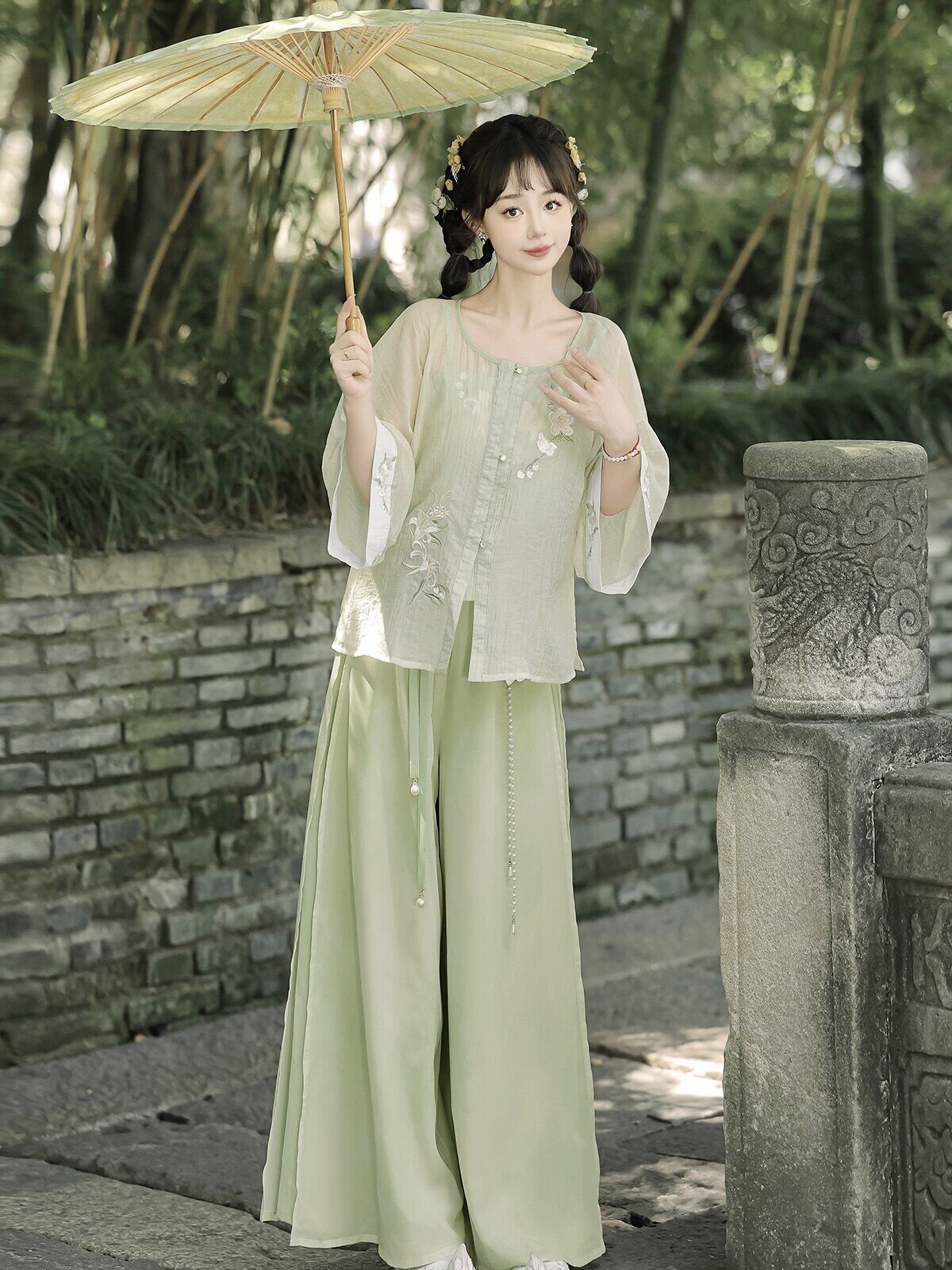 HANLU LILY의 독창적인 개선된 HANFU 여성의 시원한 스타일의 데일리 상의와 멜빵 바지 정장에 중국 스타일의 요소가 가미되어 있습니다