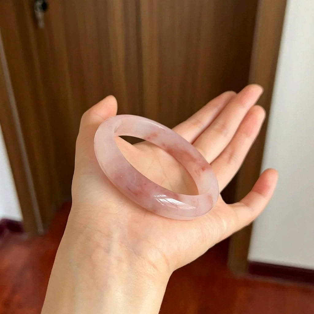 批发天然粉色金丝玉圆条手镯