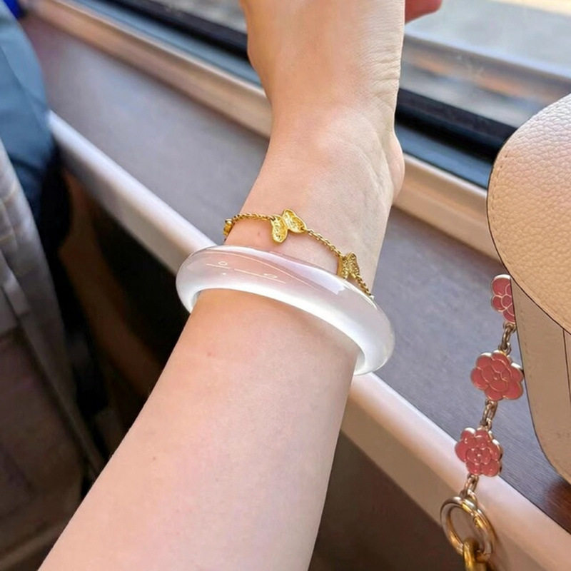 纯天然白月光玛瑙手镯女款荔枝冻