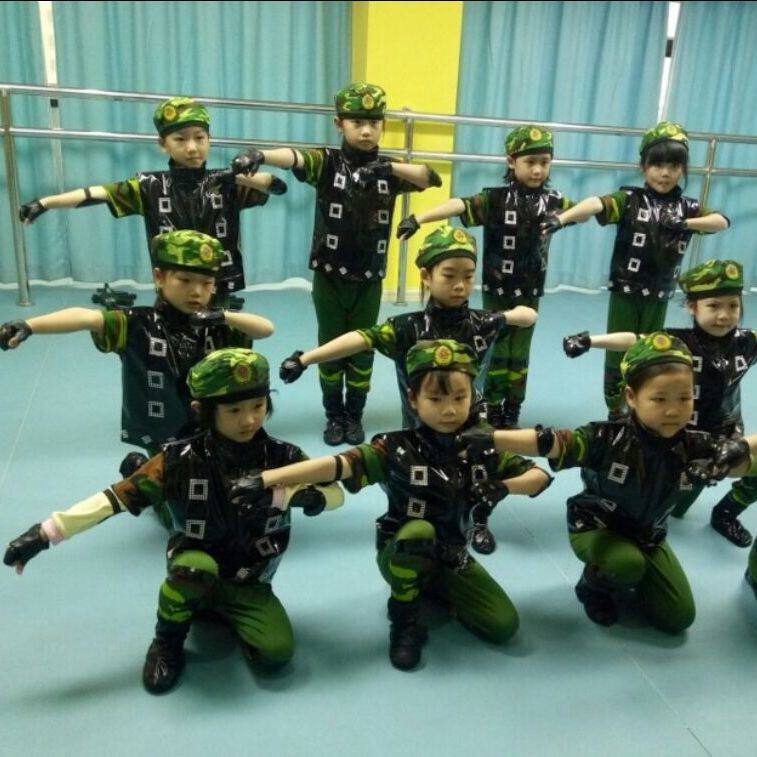 儿童六一兵娃娃迷彩演出服幼儿小荷风采舞蹈男童女童军装表演服装