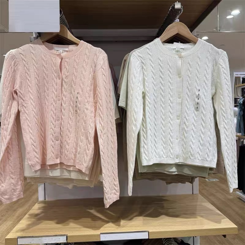 棵米ai蕉家扭花圆领针织开衫外套简约时尚长袖针织毛衣女471612