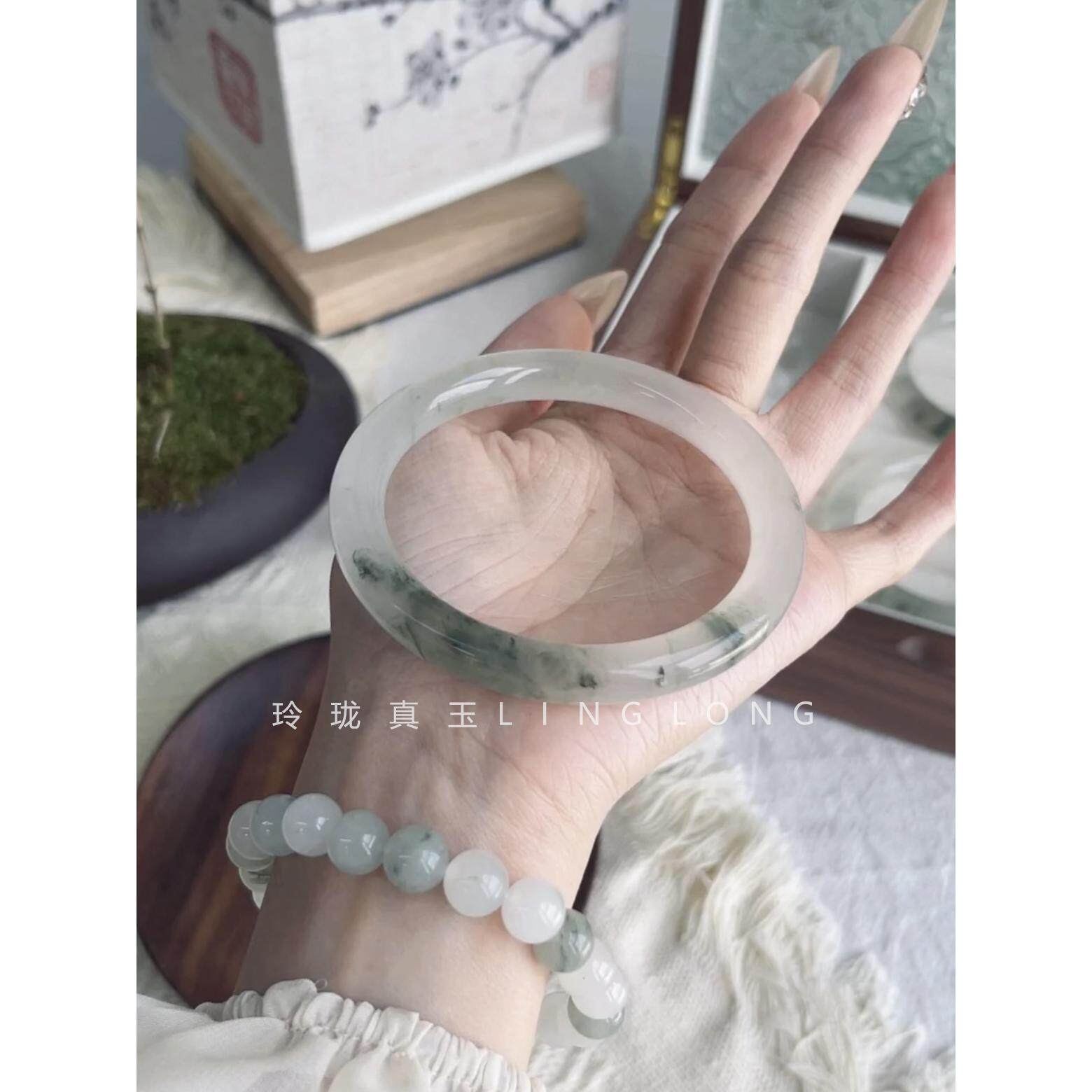 新疆天然天山翠金丝玉手镯冰种飘花细圆条美人叮当媲美翡翠和田玉