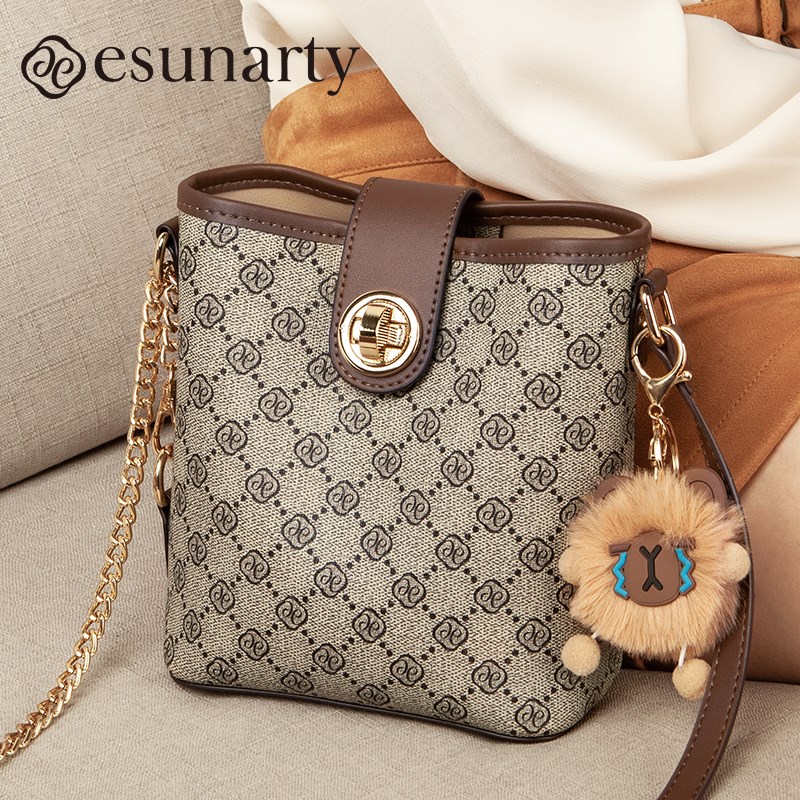 水桶包女斜挎包包2025新款时尚手机包女款高级感老花单肩包母亲节