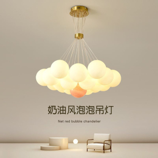 奶油风泡泡吊灯2026新款网红客厅创意卧室主卧儿童房间星球灯具