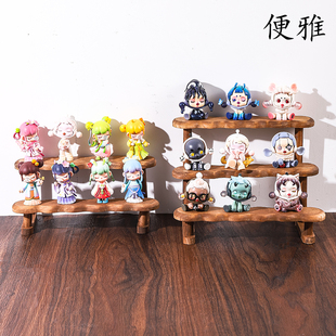 便雅胡桃色实木阶梯首饰展示架公仔潮玩盲盒收纳架萌粒饰品展示架