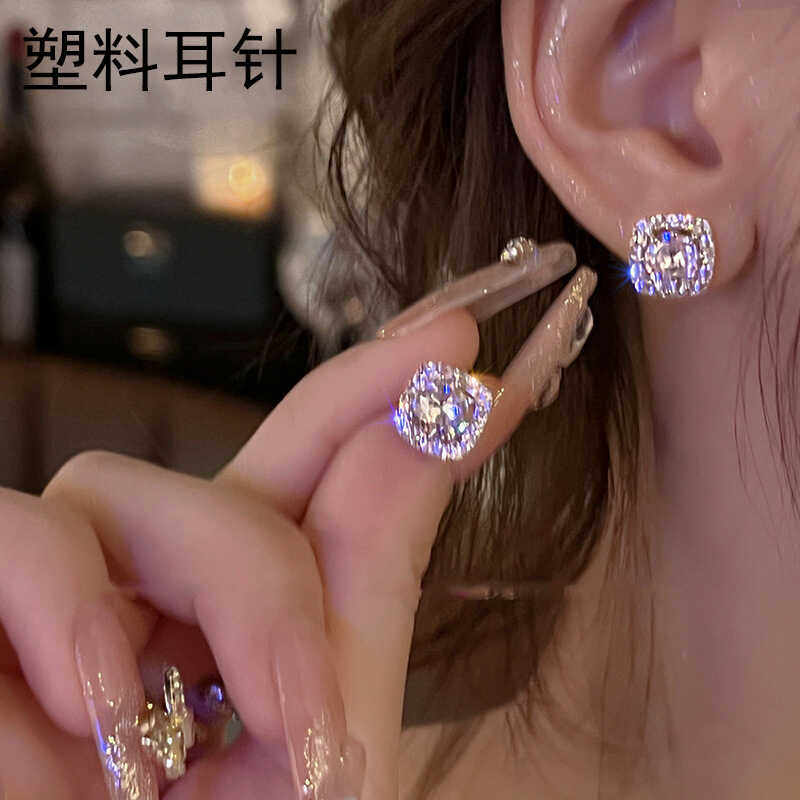 塑料针耳钉轻奢超闪方糖锆石新款耳环新耳洞防过敏耳坠S925银耳饰