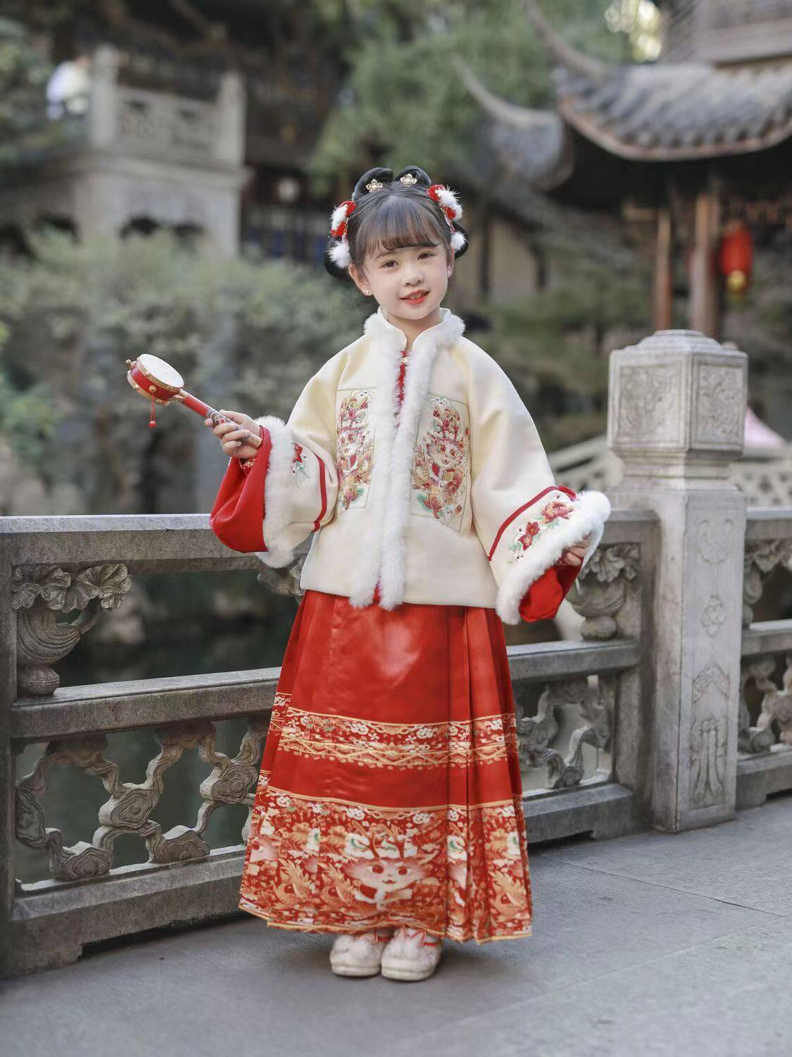 女童汉服加绒加厚冬款明制2025年新款中国风新中式过年新衣套装