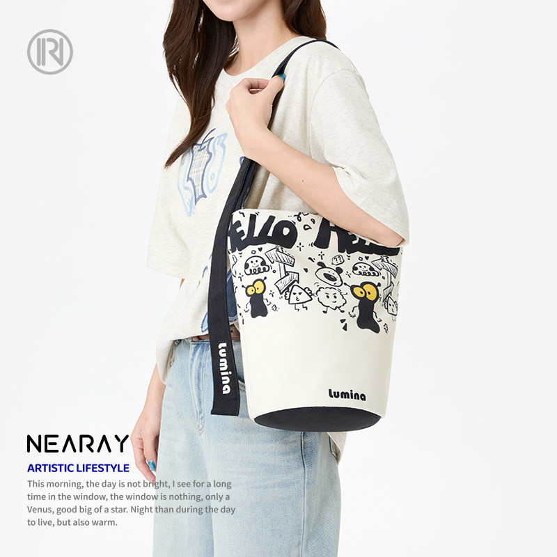 尼睿新款原创黑白搞怪涂鸦大容量水桶包简约百搭时尚帆布包Z010