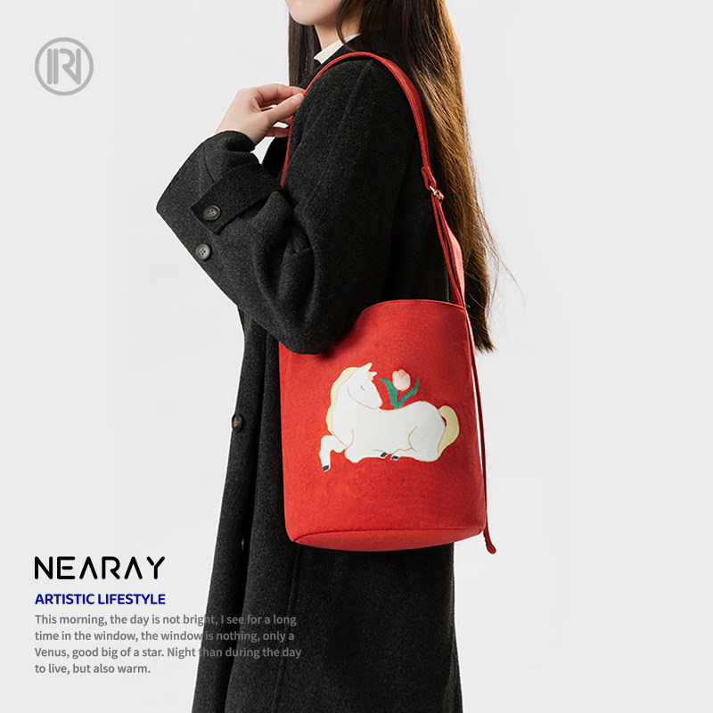 尼睿x夏笙 新款红色单肩包可爱小马斜挎帆布包拉链大容量通勤Q356,箱包皮具/热销女包/男包,时尚帆布包,淘宝优惠券,粉丝福利购,淘宝优惠卷