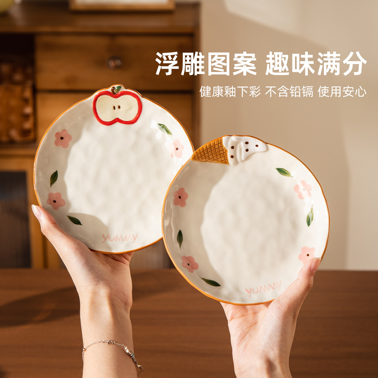 陶瓷6寸小吃碟圆盘骨碟家用手绘浮雕草莓图案高颜值釉下彩防烫
