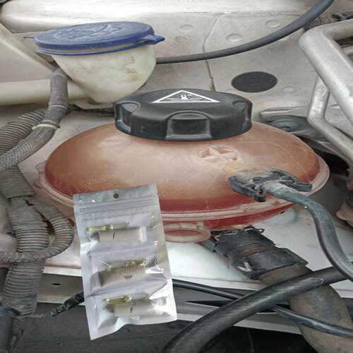 发动机塑料副水箱漏水补漏胶油壶